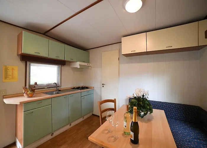 Mobile In Ferienresidenz Mit Pool